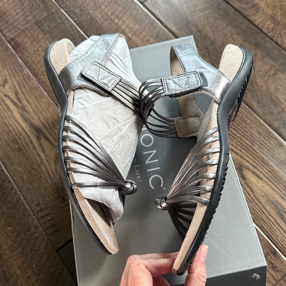 Vionic NWT Talulah Strappy Comfort Sandal Metallic Pewter 9.5‎ wide - Picture 6 of 8